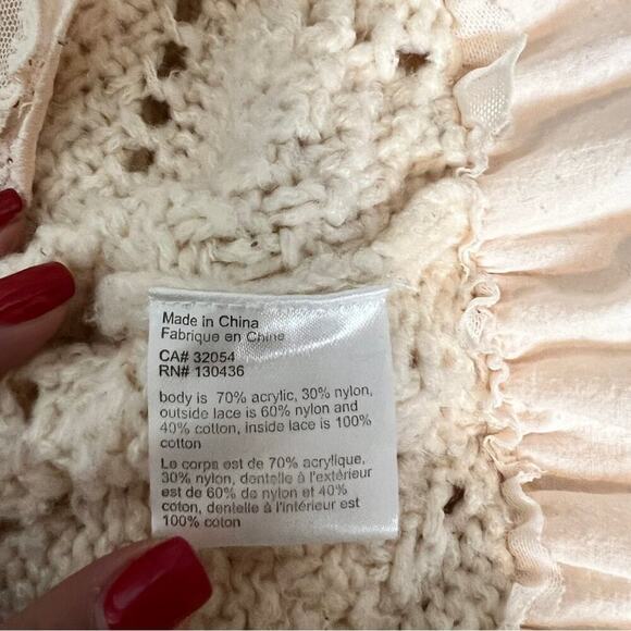 Lilis Closet Cream Crew Long Sleeve Knit Sweater Lace Trim Sz XS (576) - Picture 6 of 7